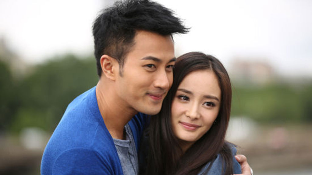 Cặp vợ chồng nổi tiếng Lưu Khải Uy – Dương Mịch - Ảnh chụp màn hình Sina 