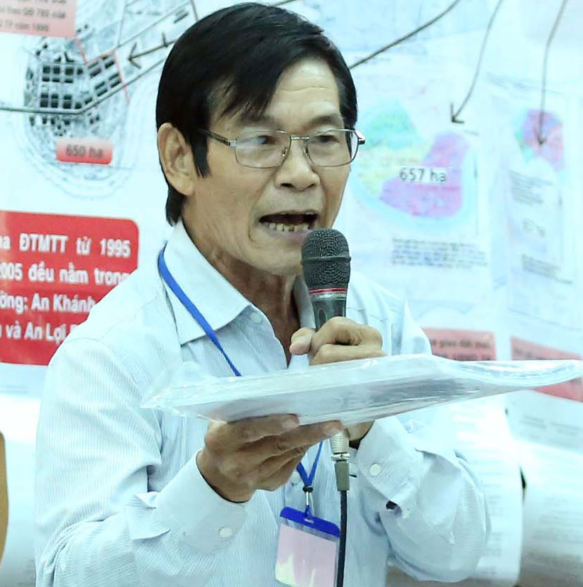 Ông Phạm Thế Vinh (hộ dân bị ảnh hưởng ở P.Bình Khánh) tranh luận tại cuộc đối thoại