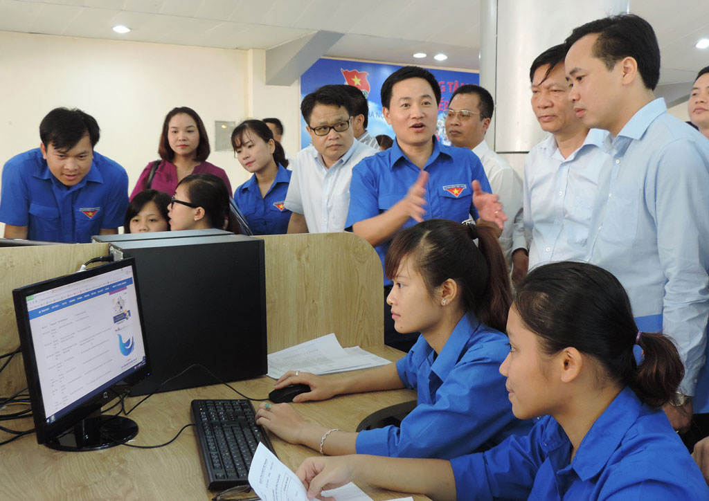 Thành đoàn Hà Nội khai trương Trung tâm điều phối các hoạt động Tiếp sức mùa thi. Ảnh: Trần Hồ