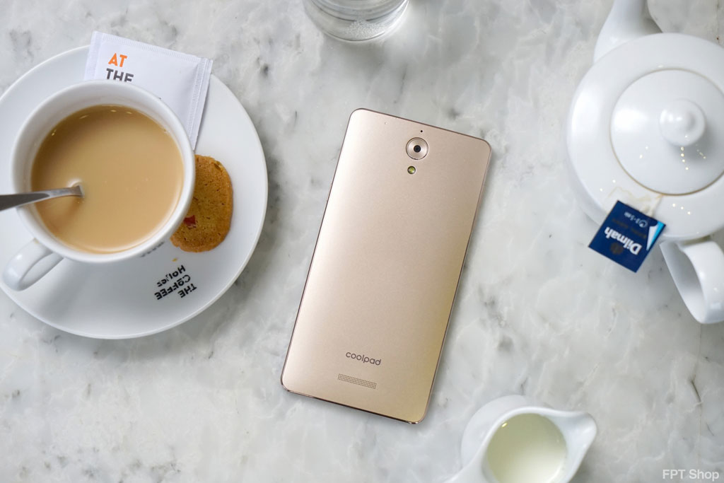 Coolpad Sky 3 có giá bán 3.999.000 đồng với 2 màu thời thượng là gold và white gold.