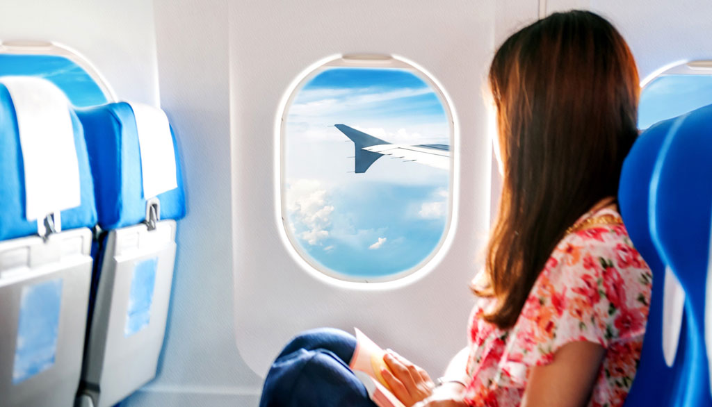 Nhiều hãng hàng không có wifi ngay trên máy bay nhưng sẽ tính phí hoặc chất lượng “hên xui”. (Ảnh: Shutterstock)