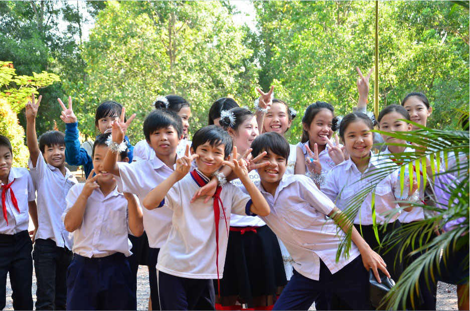 Các em học sinh trường tiểu học Định An tại Lễ phát động