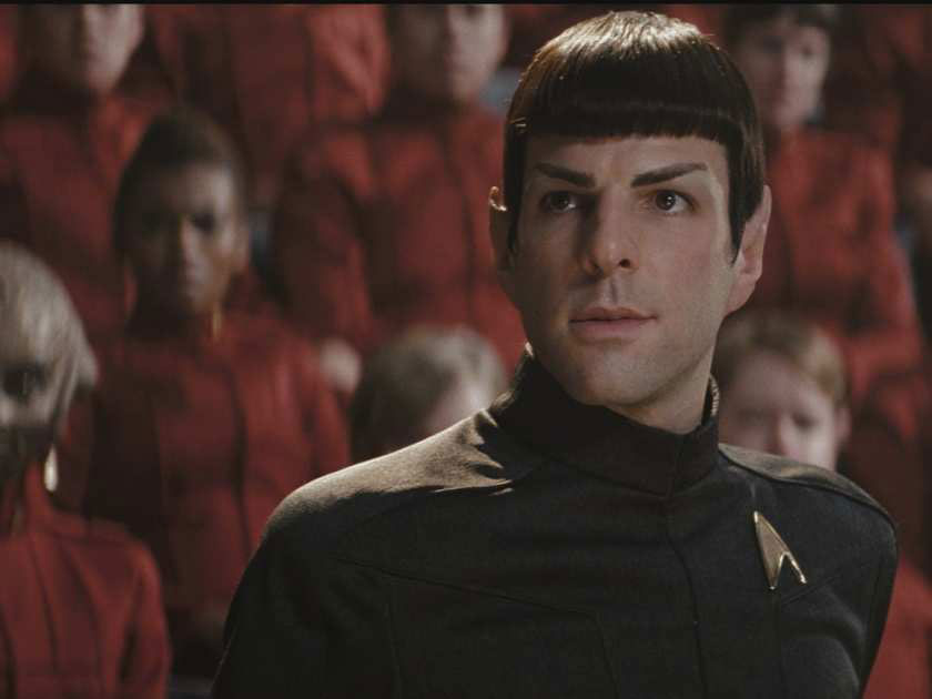 Tạo hình lạ của Zachary Quinto trong Star Trek. Ảnh: CGV cung cấp.
