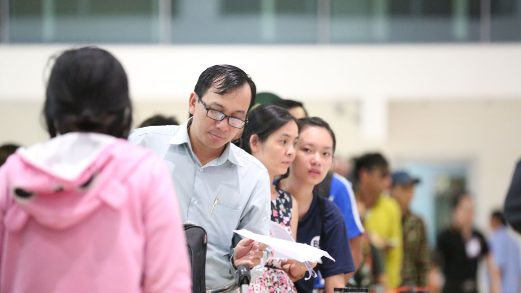 Sân bay Nội Bài hôm qua 30.7 đã hoạt động trở lại hệ thống check-in sau sự cố bị tấn công Ảnh: M.H