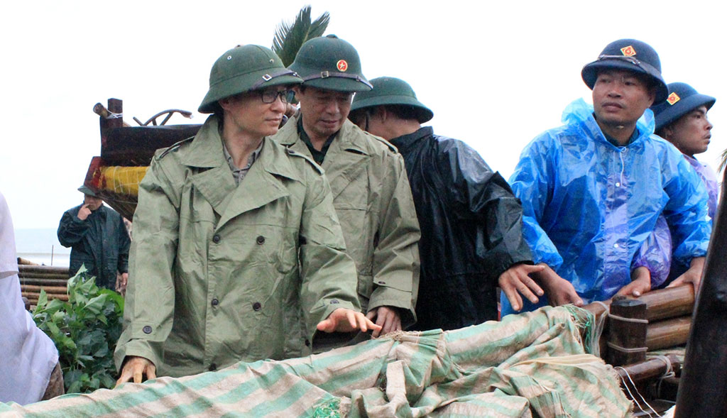 Phó thủ tướng Vũ Đức Đam kiểm tra công tác phòng chống bão, lũ tại Thanh Hóa Ảnh: Ngọc Minh