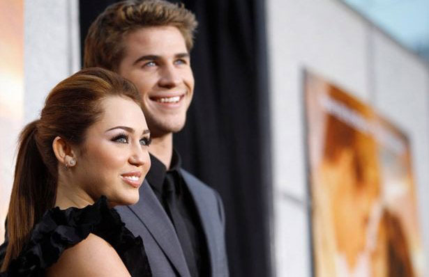 Lịch trình bận rộn là nguyên nhân chính khiến Miley Cyrus và Liam Hemsworth dời lại ngày đám cưới ẢNH: REUTERS
