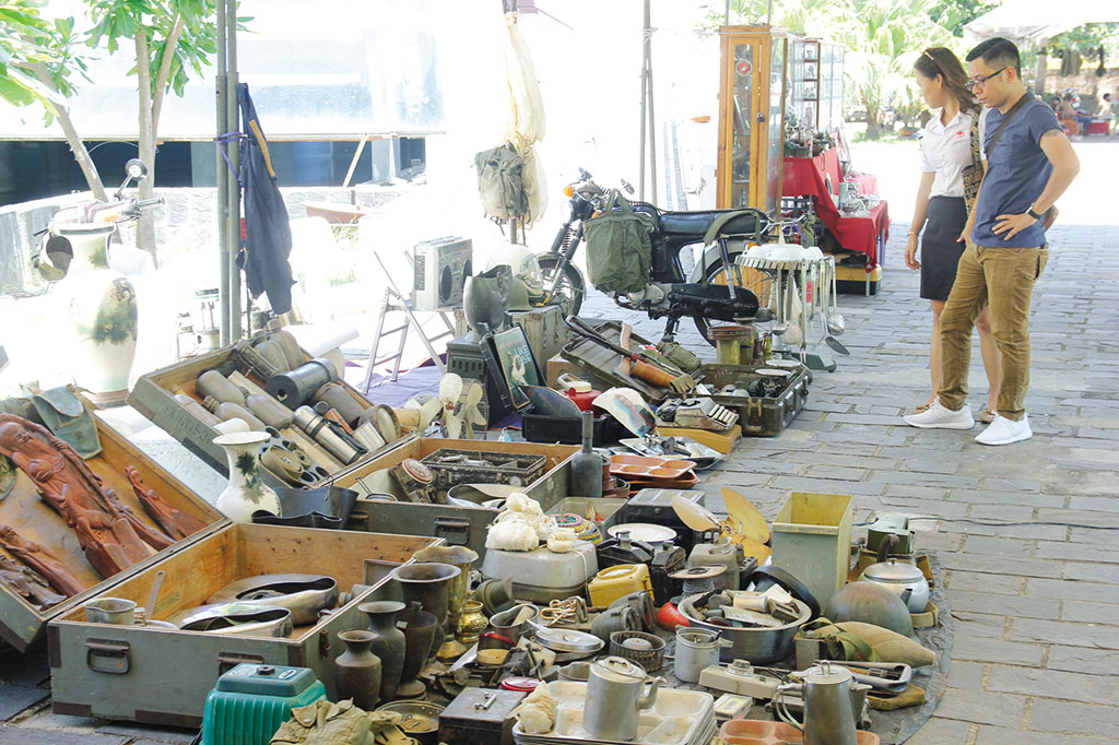 Phiên chợ đồ xưa ở Đà Nẵng ẢNH: HOÀNG SƠN