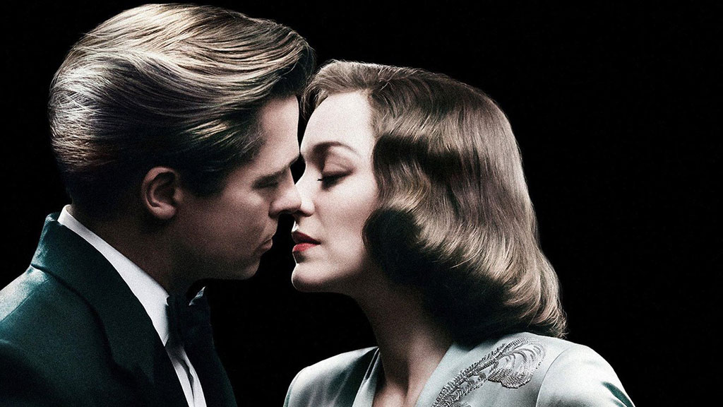 Tại thời điểm Angelina Jolie và Brad Pitt đang gây chú ý với chuyện ly hôn, sự xuất hiện của “người thứ ba” Marion Cotillard nhanh chóng trở thành miếng mồi ngon để nhiều người công kích cặp đôi Brangelina (Ảnh: Paramount)