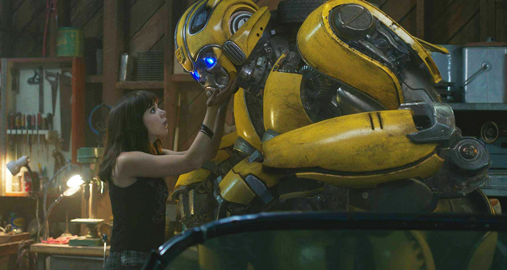 Một tình bạn mới sâu sắc được dệt nên trong Bumblebee ảnh: Paramount Pictures