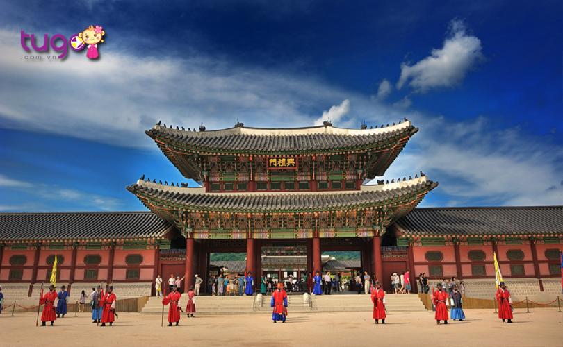 Quần thể kiến trúc cung điện Gyeongbokgung cổ kính, uy nghiêm và ấn tượng
