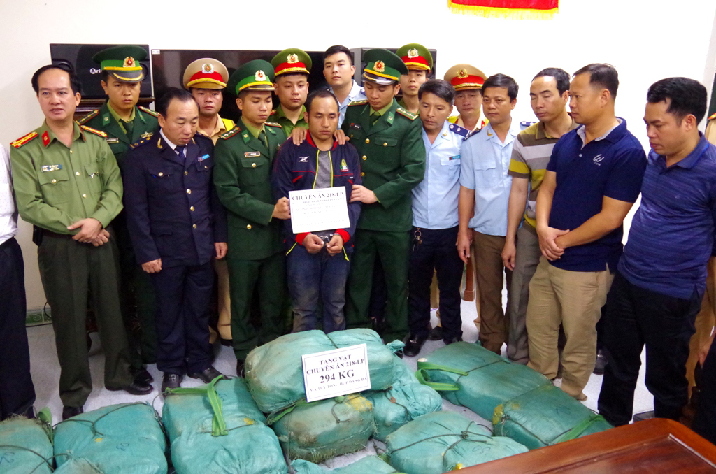 Gần 300 kg ma túy “đá” từ Lào sang bị Bộ đội Biên phòng Hà Tĩnh bắt giữ ngày 15.2 ẢNH: MẠNH GIANG