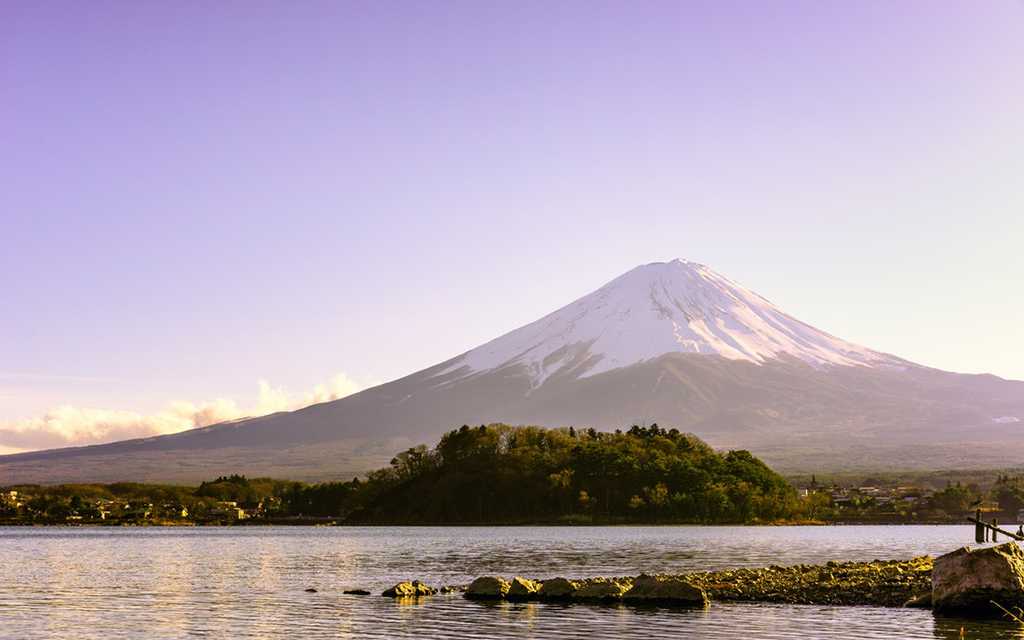 Cảnh sắc núi Phú Sĩ vào mùa hè, điểm đến trong cung đường vàng của Nhật Bản. 