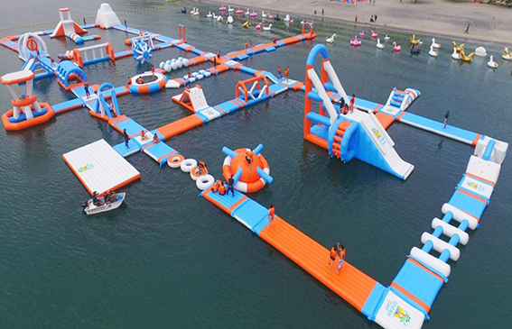 Mô hình khu vui chơi giải trí trên mặt nước phục vụ bãi tắm cuối tuyến Nguyễn Tất Thành ẢNH: NGUYỄN TÚ