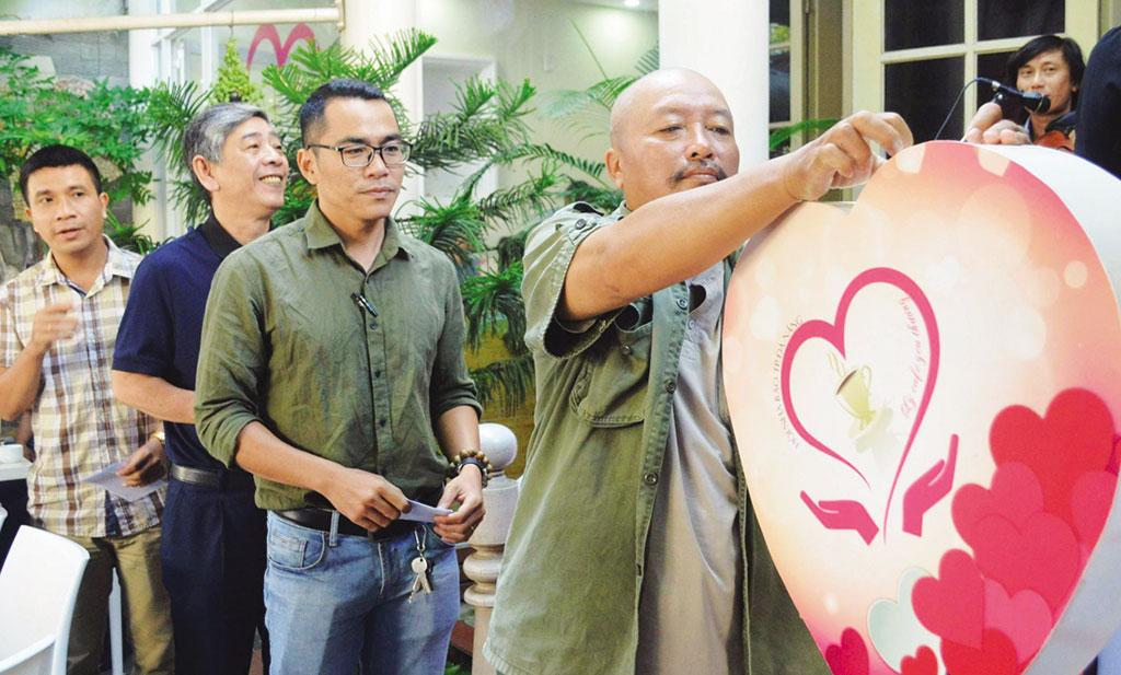 Các phóng viên, nhà báo tại Đà Nẵng tham gia góp quỹ từ thiện Ảnh: Hoàng Sơn