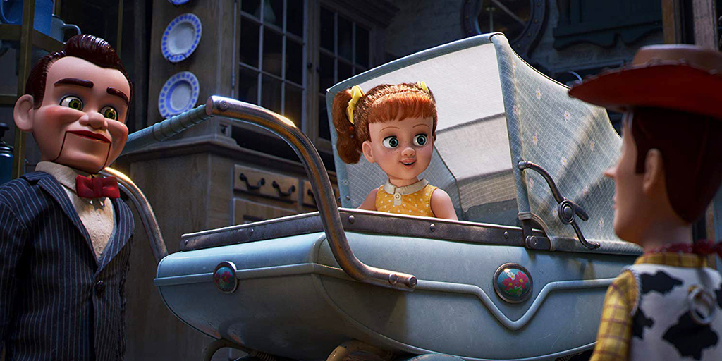 Búp bê Gabby Gabby (áo vàng) là nhân vật phản diện trong phần 4. Ảnh: Pixar