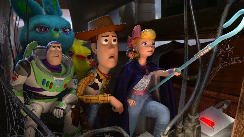 Chàng cao bồi Woody luôn sát cánh cùng cô bạn gái Bo Peep trong suốt các cuộc chiến. Ảnh: Pixar