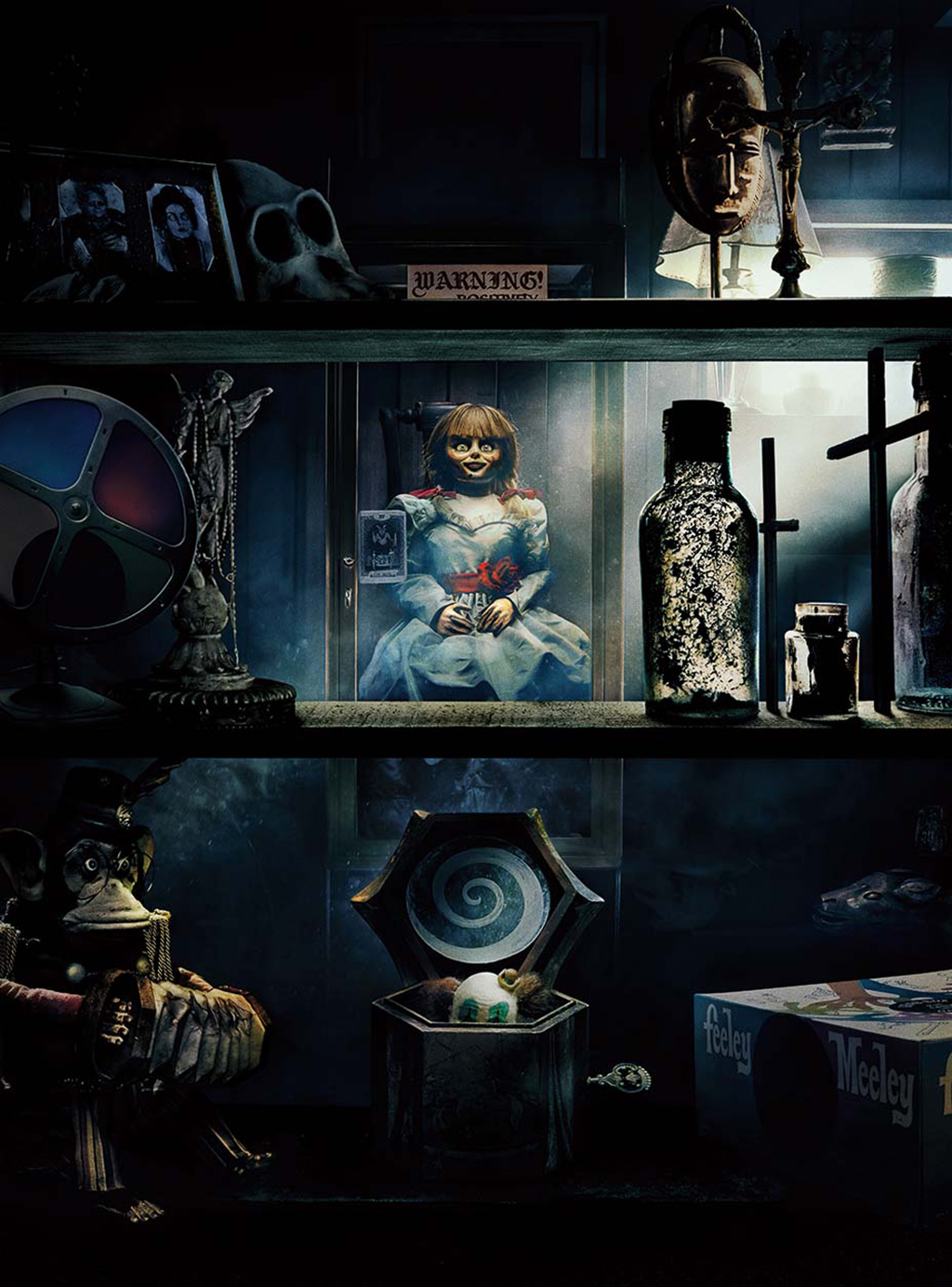 Feeley Meeley là trò chơi bốc bài tìm vật lấy cảm hứng từ bảng cầu cơ Ouija. Ảnh: Warner Bros. Pictures