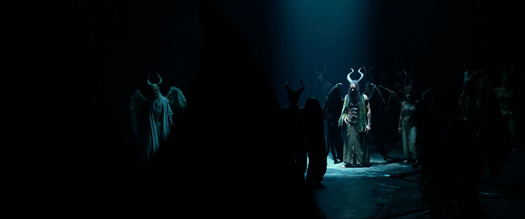 Maleficent không hề đơn độc trong cuộc chiến với loài người - Ảnh: Disney