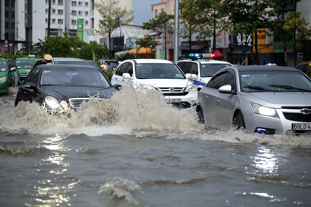 Ngập lụt tại TP.HCM đang diễn ra ngày càng nghiêm trọng Ảnh: Ngọc Dương