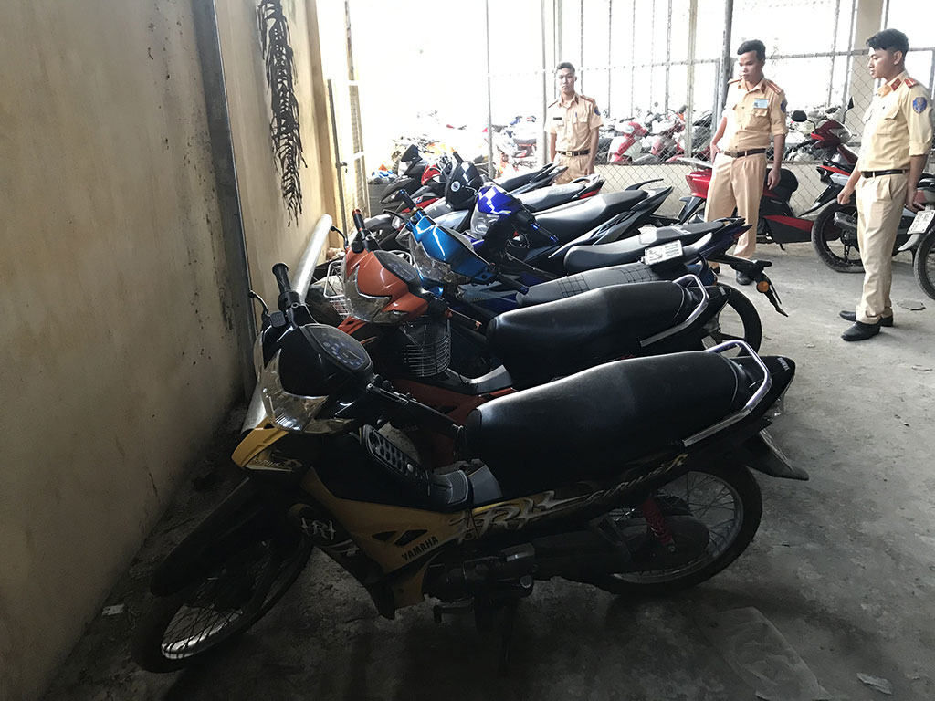 Các xe máy độ chế bị Công an H.Hòa Vang tạm giữ 