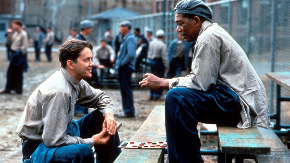 The Shawshank Redemption đánh vào yếu tố nhân văn khi khai thác tình bạn hiếm có giữa Andy và Red trong xà lim. Ảnh: IMDb