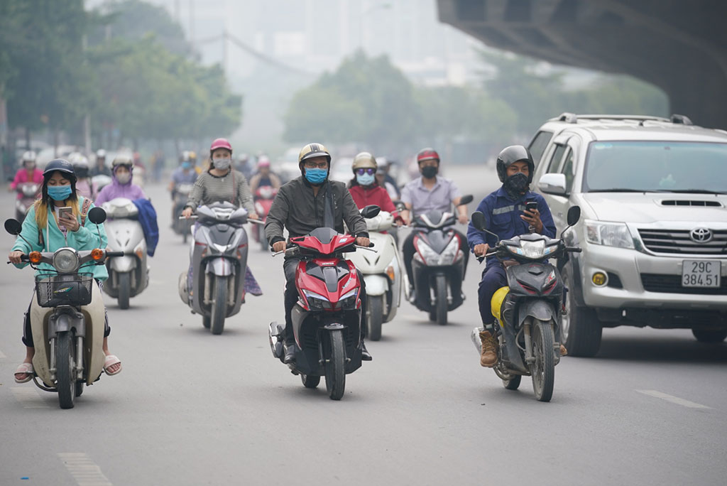 Tình hình ô nhiễm ở Hà Nội và TP.HCM khiến người dân lo ngại  Ảnh: Độc Lập