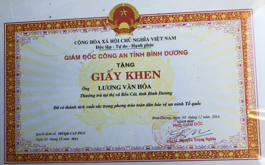 Giấy khen của Giám đốc Công an tỉnh Bình Dương tặng anh Hóa