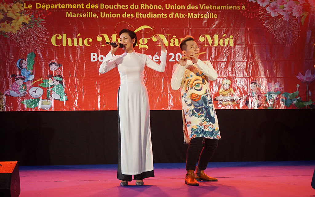 Ca sĩ Minh Thư hát phục vụ tết tại Bỉ Ảnh: Ủy ban về người Việt Nam ở nước ngoài cung cấp
