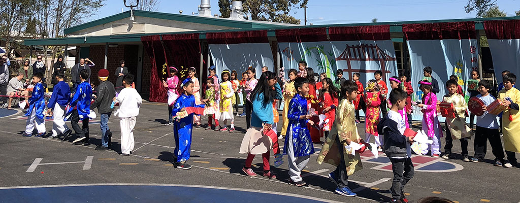 Tổ chức tết Việt cho con em người Mỹ gốc Việt và người Mỹ tại Quận Cam, bang California, Mỹ Ảnh: Dạ Ly