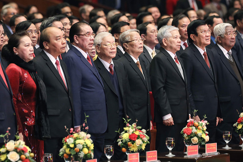 Lãnh đạo, nguyên lãnh đạo Đảng, Nhà nước cùng các đại biểu tham dự lễ kỷ niệm 90 năm ngày thành lập Đảng Ảnh: Gia Hân