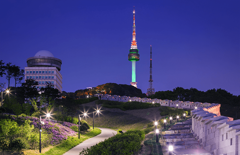 Ánh đèn lãng mạn của buổi tối tại tháp Namsan