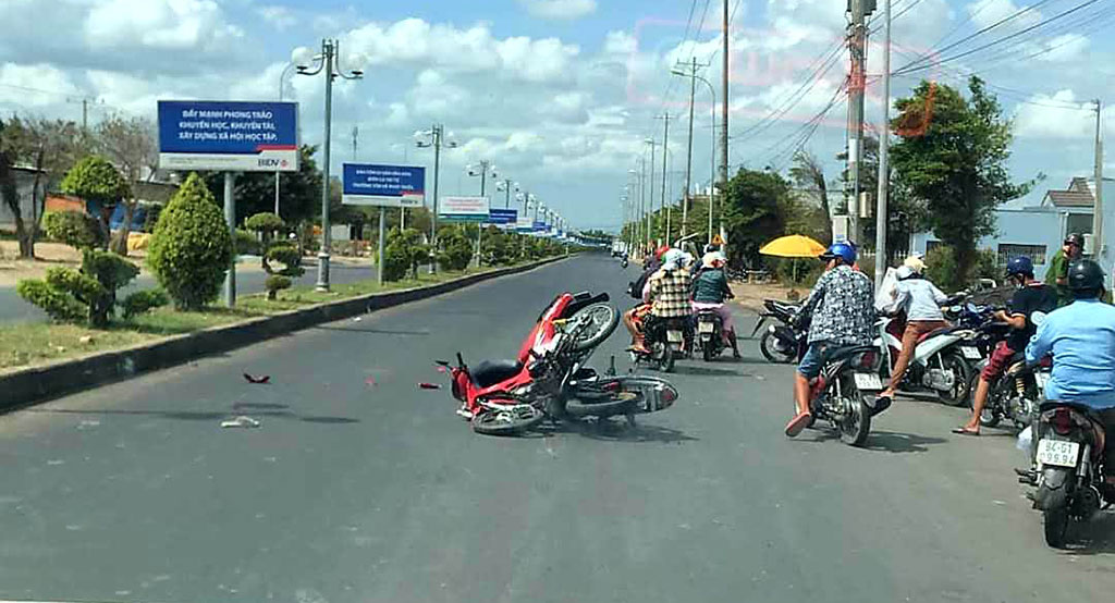 Hiện trường vụ tai nạn khiến anh Lâm Khánh Duy bất tỉnh Ảnh: Phùng Thanh Hiệp