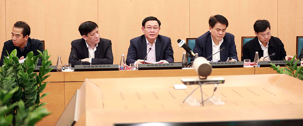 Ủy viên Bộ Chính trị - Bí thư Thành ủy Hà Nội Vương Đình Huệ phát biểu chỉ đạo cuộc họp Ảnh: TTXVN