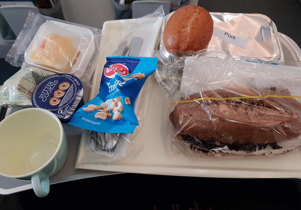 Suất ăn được phục vụ trên chuyến bay