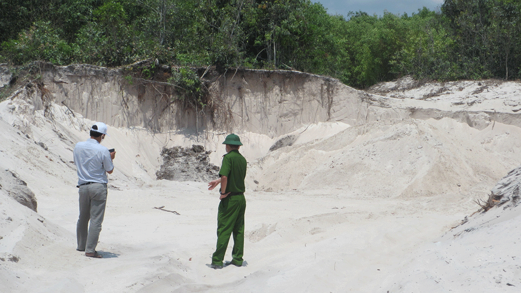 Bãi cát trái phép ở thôn 4, xã Sơn Mỹ của ông Thuận Ảnh: H.Linh