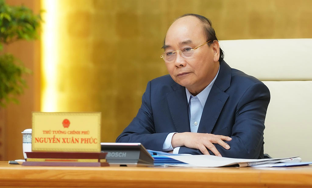 Thủ tướng Nguyễn Xuân Phúc chủ trì cuộc họp trực tuyến chiều 15.4 Ảnh: Quang Hiếu