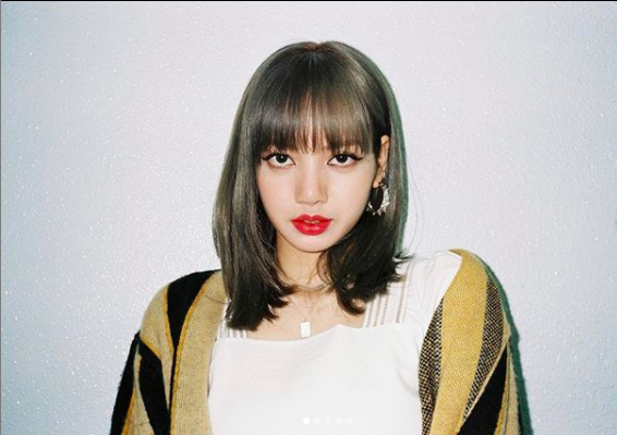 Nhiều người bày tỏ sự tức giận khi biết được quản lý cũ của Lisa vẫn không bị YG Entertainment đuổi việc. Ảnh: Instagram NV