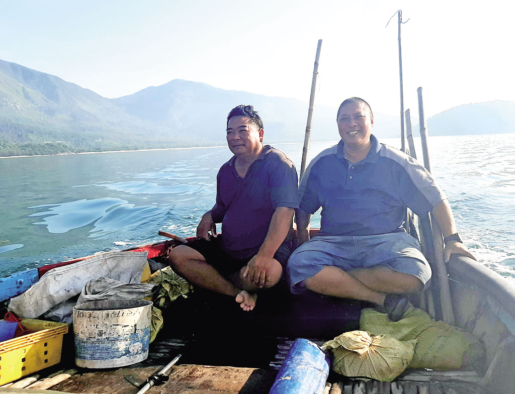  Tùng (phải) và Tý, hai ngư dân “sumo” 