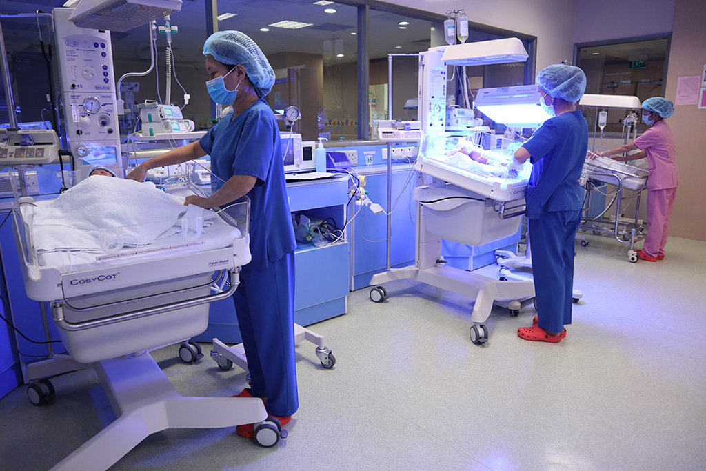 Các bé sinh non được chăm sóc tại khoa Hồi sức sơ sinh - Bệnh viện Quốc tế Hạnh Phúc