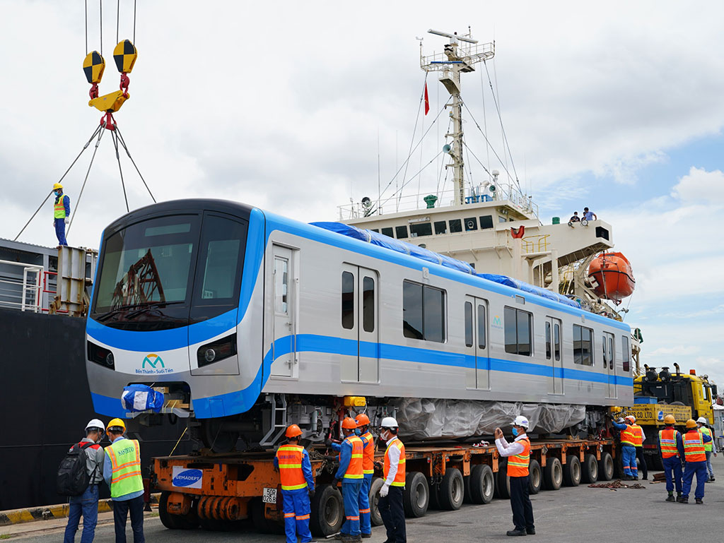 Đoàn tàu 3 toa có thể vận chuyển tổng cộng 930 hành khách gồm cả ngồi và đứng Ảnh: Độc Lập