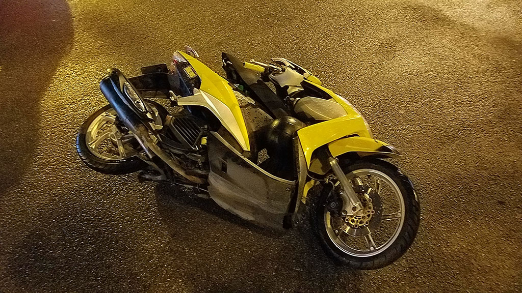 Xe máy gãy gập sau tai nạn Ảnh: Trần Kha