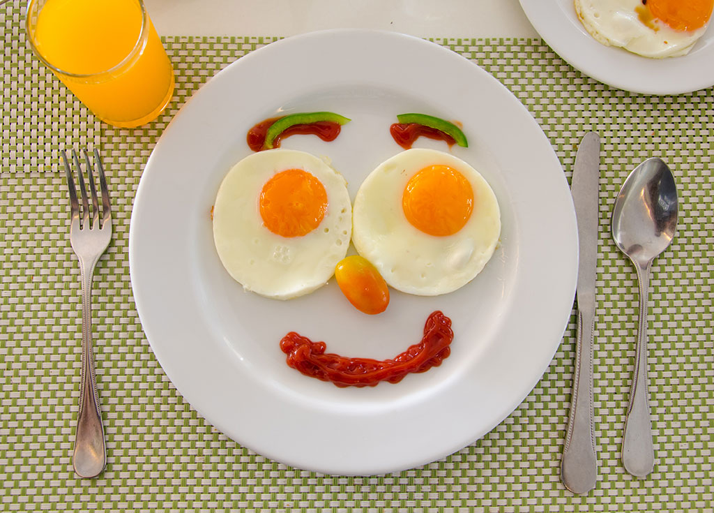 Trứng cùng với lòng đỏ cũng là nguồn cung cấp vitamin D dồi dào Shutterstock