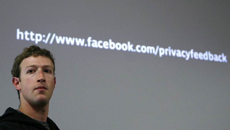 Mark Zuckerberg từng hầu tòa vì bị tố bán thông tin người dùng Ảnh: Reuters
