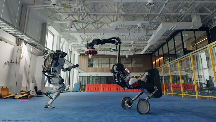 Robot Handle chạy bằng bánh xe cũng có thể nhảy và vượt chướng ngại vật Ảnh: YouTube