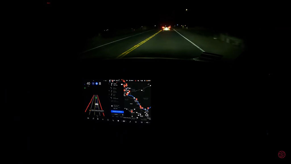 Xe chạy xuyên đêm Ảnh chụp màn hình YouTube