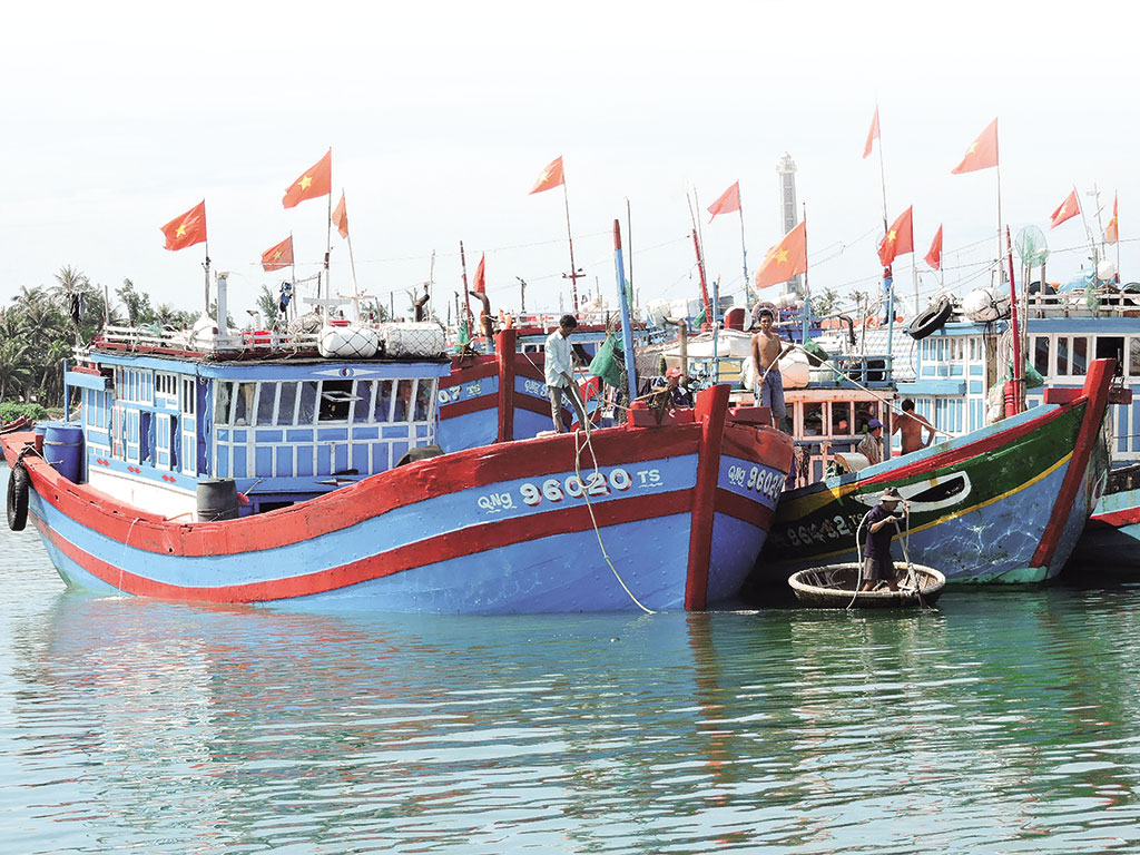 Tàu cá của ngư dân Lý Sơn chuẩn bị vươn khơi Ảnh: Mịnh Văn