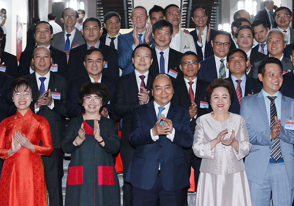Thủ tướng Nguyễn Xuân Phúc với các đại biểu Ảnh: TTXVN