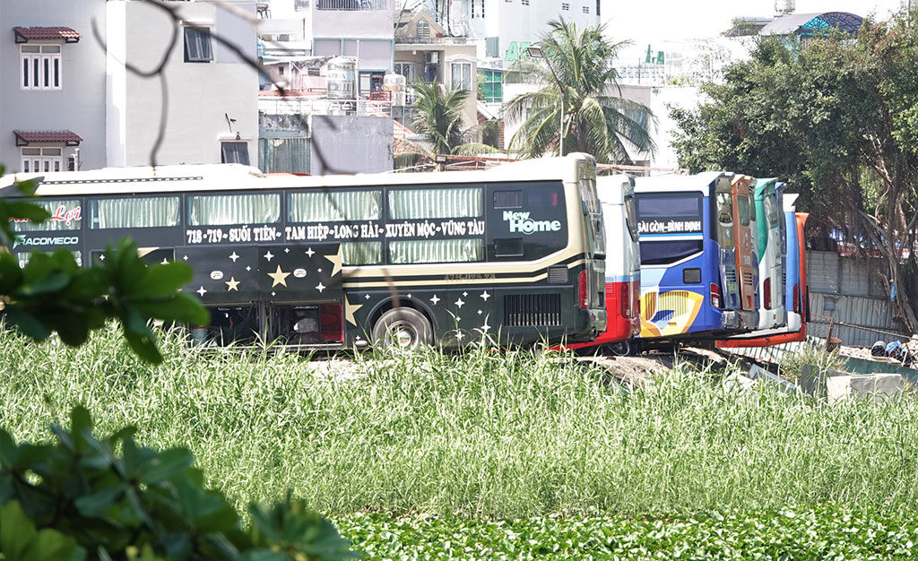 Q.Bình Thạnh cam kết thực hiện công tác cưỡng chế phần đất lấn chiếm của 2 bãi xe 391 và 397 Đinh Bộ Lĩnh trong quý 2/2021 ẢNH: SỸ ĐÔNG