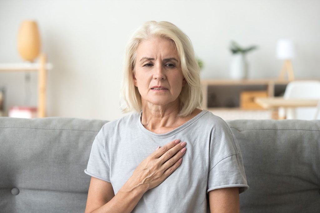 Chứng khó tiêu thường xảy ra sau khi ăn - cơn đau tim có thể xảy ra bất cứ lúc nào Shutterstock
