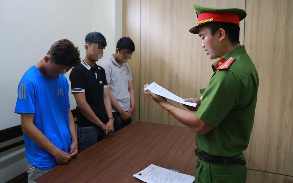 Nguyễn Hoàng Nguyên (góc phải) đang chờ thi hành án thì lập băng nhóm đi “trả thù” ẢNH: NGUYỄN TÚ